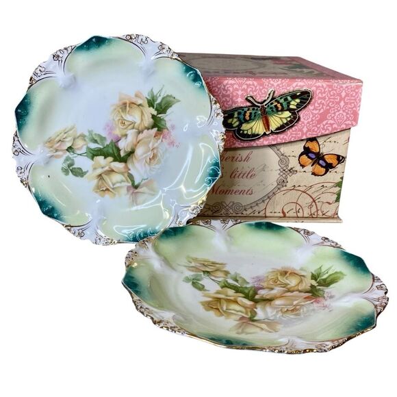 Vintage Porcelain Salad Plates Set of Two 7.5 Inch Gold Rimmed Floral Pattern - Picture 1 of 5